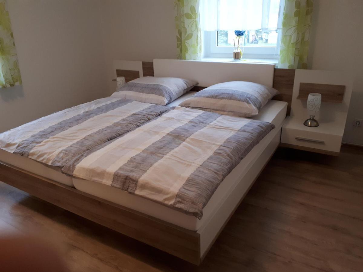 Ferienwohnung Karlguth 노이슈타트 인 작센 외부 사진